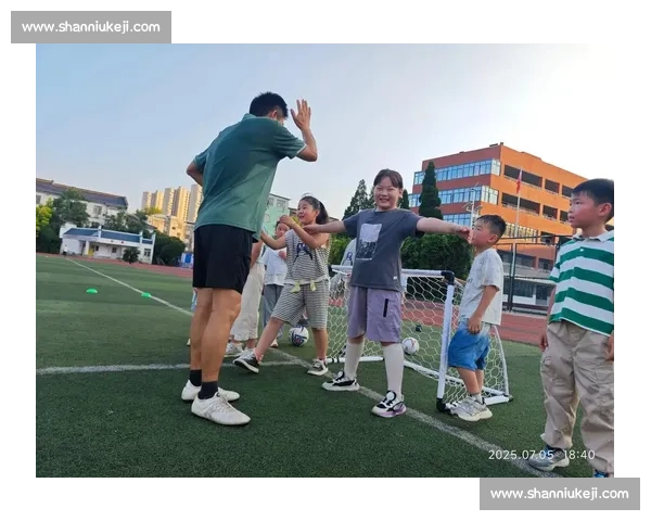 系统化足球训练方法与实战能力提升策略探析在青少年发展中的应用研究